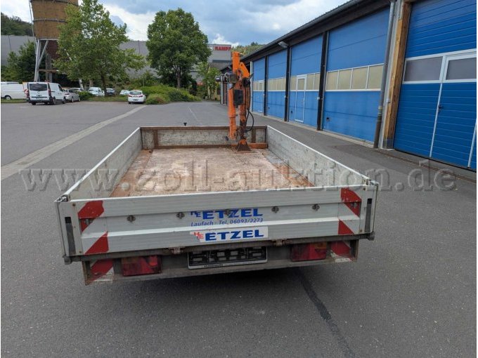 Bordwände mit Kratzern und leichten Verformungen, teilweise Bitumenanhaftungen