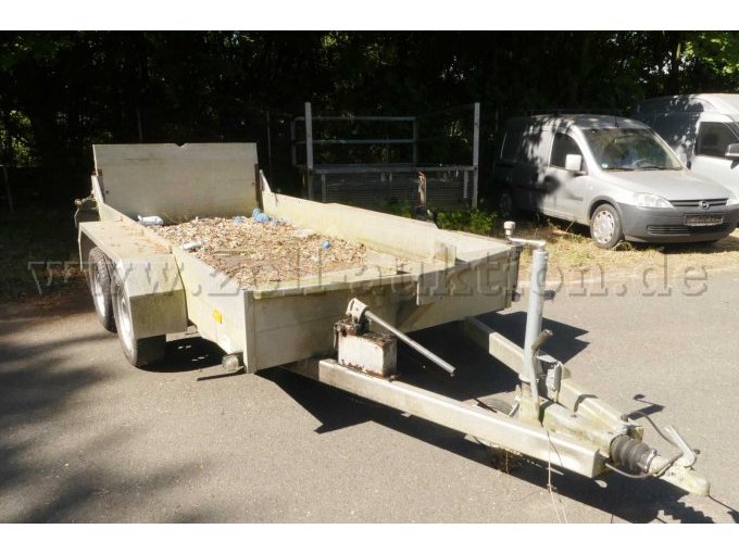 Frontdiagonale und Ladefläche rechts Frontdiagonale und Ladefläche rechts