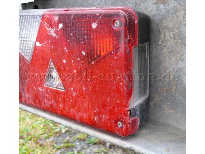 Anhänger Saris Heckkipper K1
Defekte Rücklichtabdeckung links