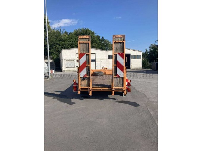 Hinten