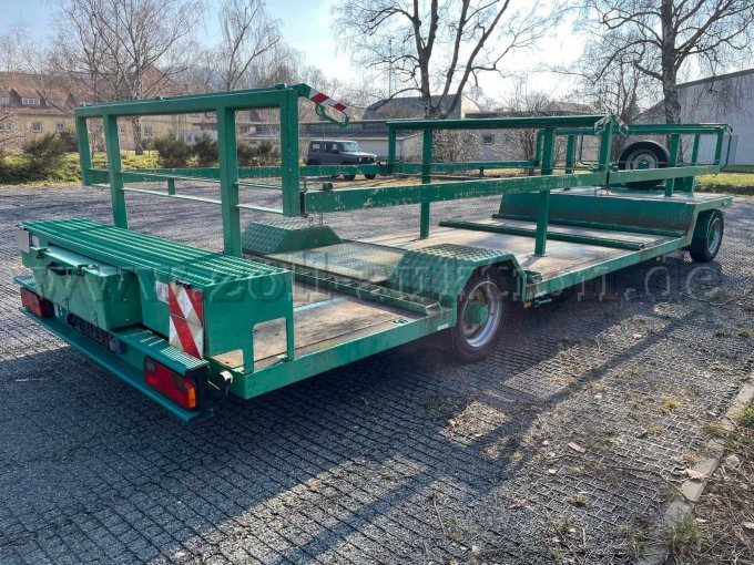 Anhänger hinten rechts