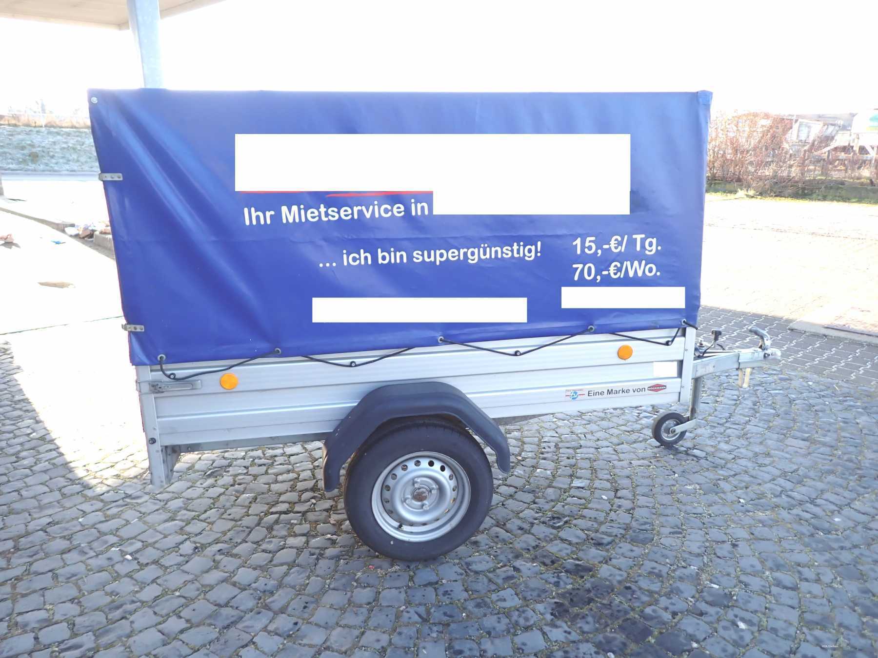 Blick seitlich auf den Anhänger