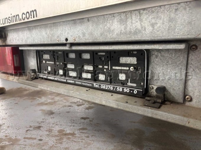 Detailbild Staufach für Auffahr-Schienen