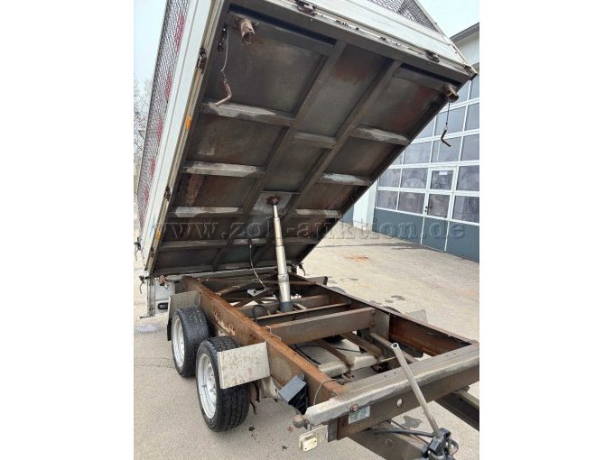 Kipperunterseite und Fahrgestell