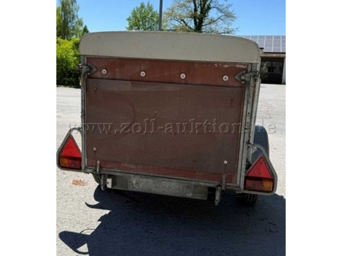 hinten und Deckel geschlossen