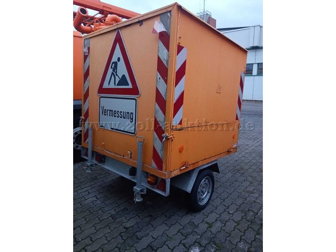 Anhänger von links hinten