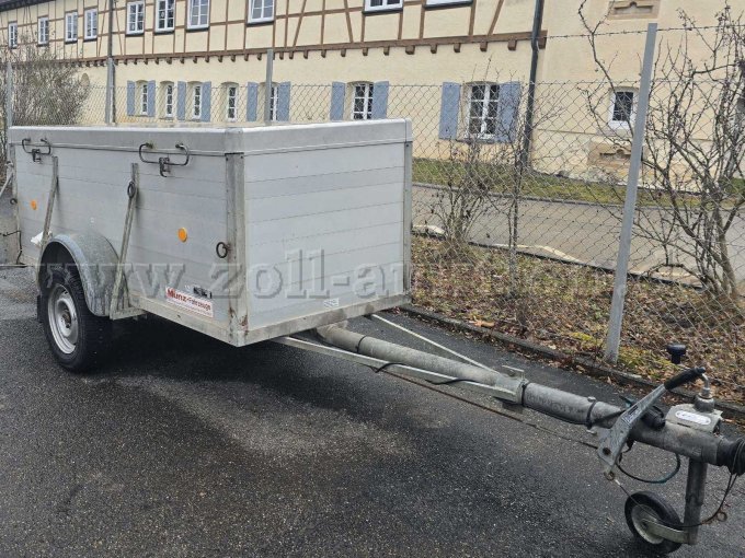 Bild von vorne Links mit Deichsel