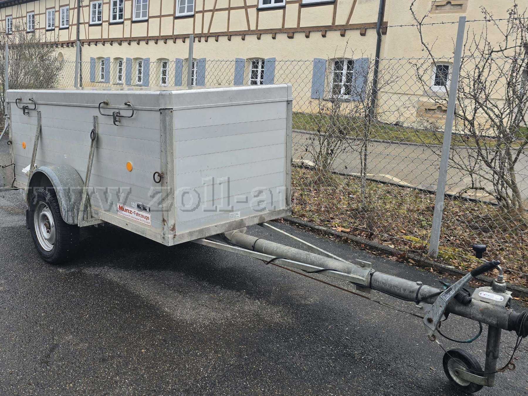 Bild von vorne Links mit Deichsel