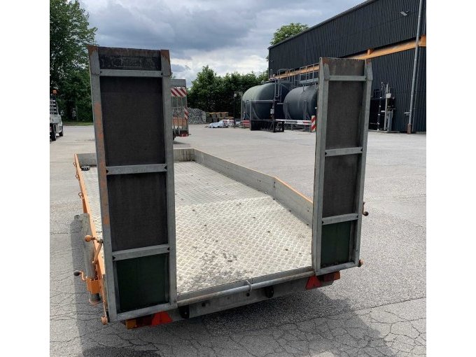Ansciht von hinten links