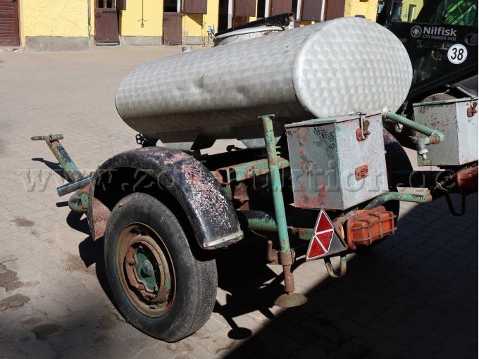 1 Anhänger mit Wassertank 300L Eigenbau – Rohrrahmen, fahrbar – foto 5 – kavel bij Zoll-Auktion, Eberswalde