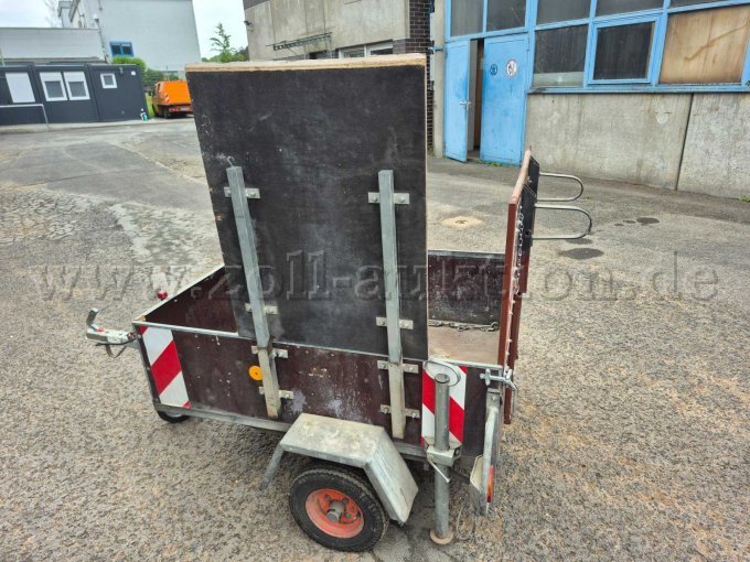 von links mit zum Transport gesteckter Rampe