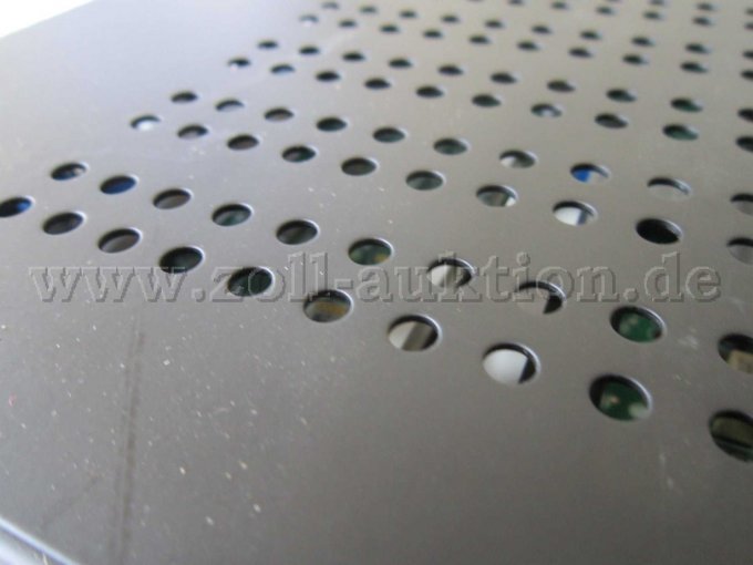 oberflächliche Kratzer oben am Gehäuse