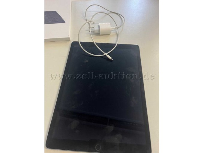 IPad mit Ladekabel