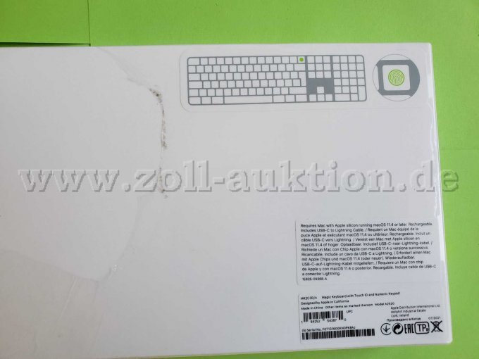 Modell Kennzeichnung und Artikelangaben, Zellophan leicht angerissen