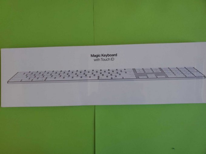 Mgic Keyboard with Touch ID Frontansicht des OVP Produkt