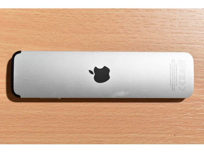 Apple TV 4K (2. Generation) 32GB Modellnummer A2169
Fernbedienung Ansicht von hinten