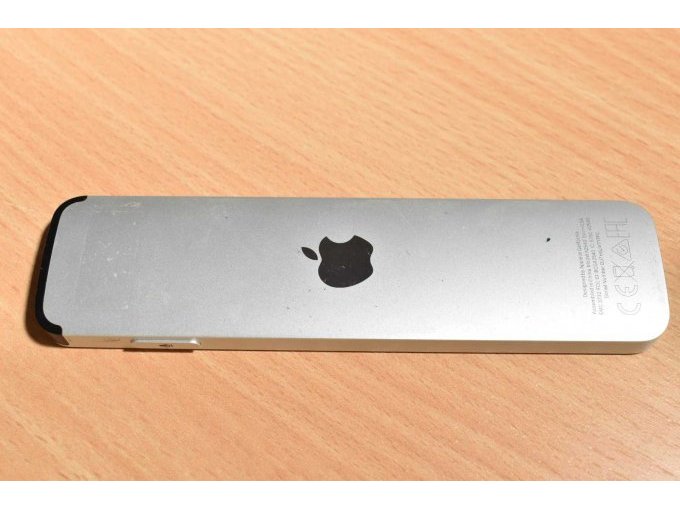 Apple TV 4K (2. Generation) 32GB Modellnummer A2169
Fernbedienung von hinten