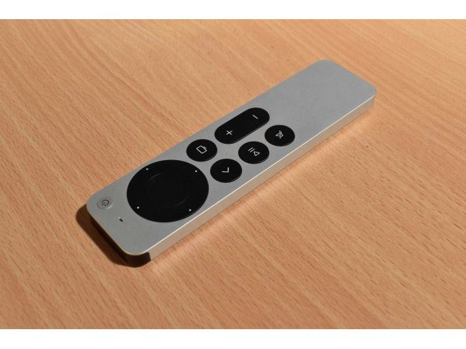 Apple TV 4K (2. Generation) 32GB Modellnummer A2169
Fernbedienung von vorne