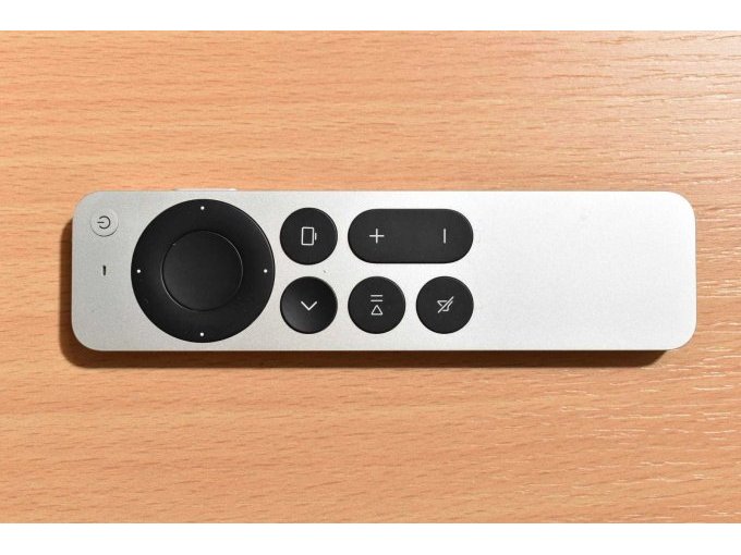 Apple TV 4K (2. Generation) 32GB Modellnummer A2169
Fernbedienung von vorne