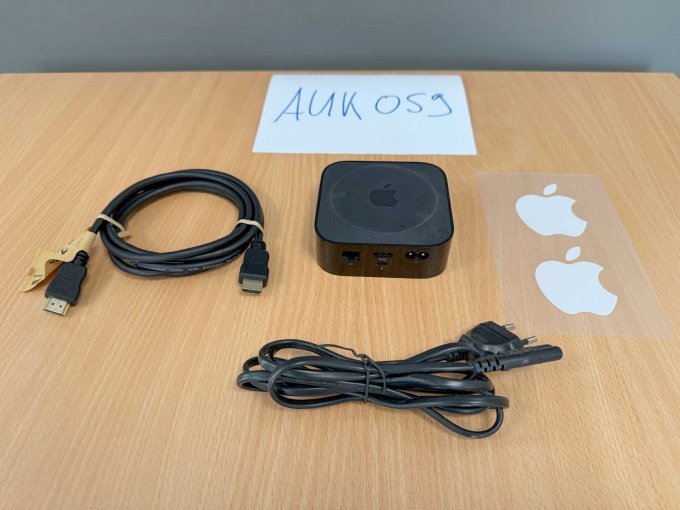 Apple TV HD (4. Generation) 32GB Modellnummer A1625 mit Netzkabel, HDMI Kabel und Aufkleber
Ansicht der Anschlüsse