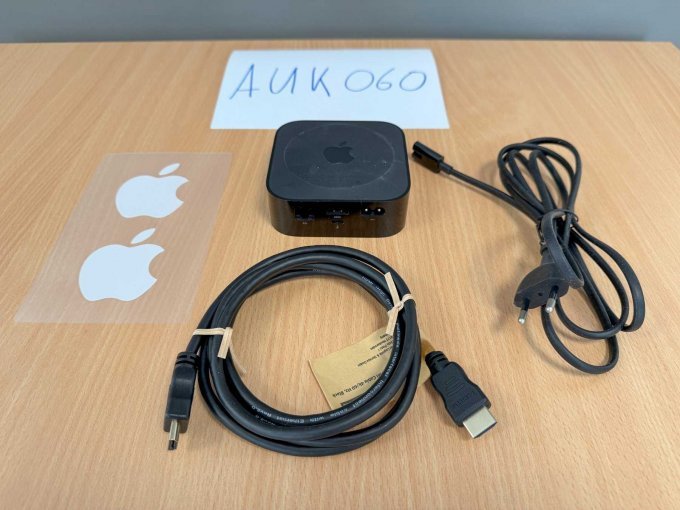 Apple TV HD (4. Generation) 32GB Modellnummer A1625 mit Netzkabel, HDMI Kabel und Aufkleber
Ansicht von der Anschlüssen