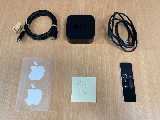 Apple TV HD (4. Generation) 32GB Modellnummer A1625 mit Habeln, Aufkleber und Fernbedienung