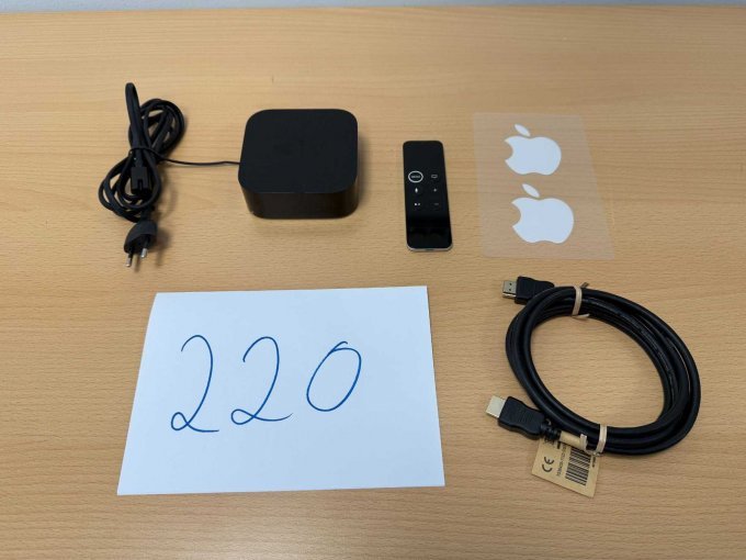 Apple TV HD (4. Generation) 32GB Modellnummer A1625 mit gesamten ZUbehör