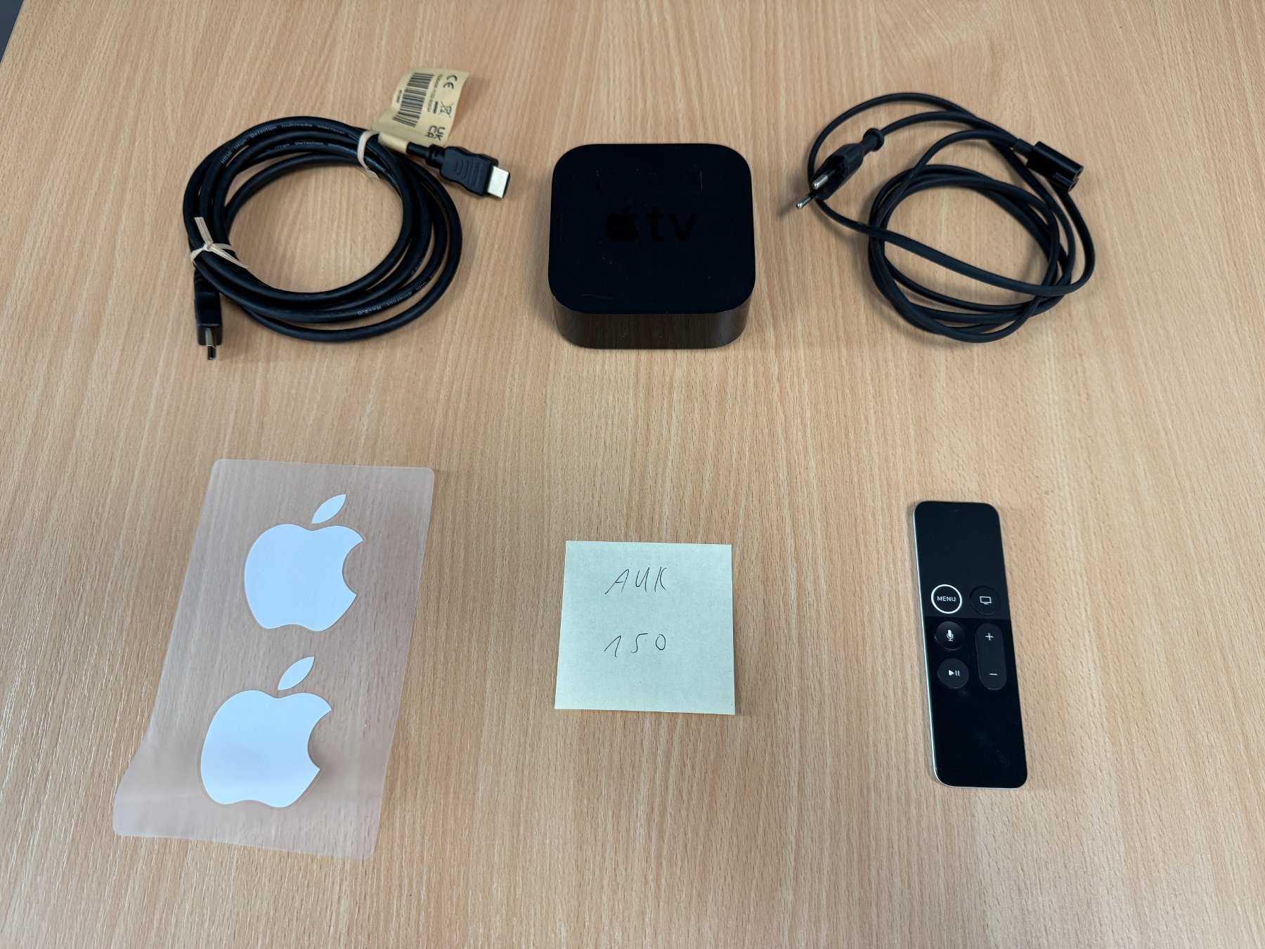 Apple TV HD (4. Generation) 32GB Modellnummer A1625 mit Kabeln, Aufkleber und Fernbedienung