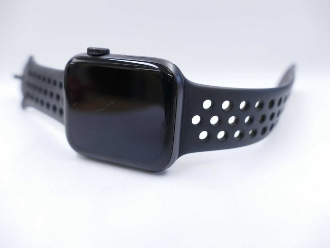 Apple Watch SE_ Ansicht auf Display und Armband