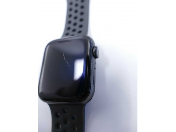 Apple Watch SE_ Ansicht auf Display mit Kratzer in der Mitte