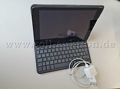 iPad stehend mit Ladekabel