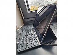 iPad stehend Seitenansicht