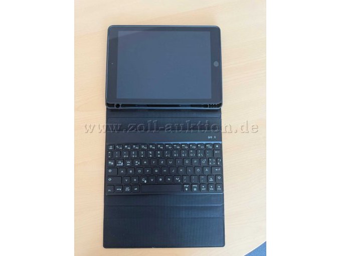 iPad in Hülle mit Tastatur