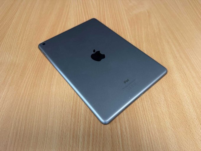 Apple iPad 6. Generation A1893 32 GB
Ansicht von hinten