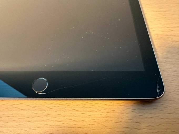Apple iPad 6. Generation A1893 32 GB
Detailansicht Displaybeschädigung