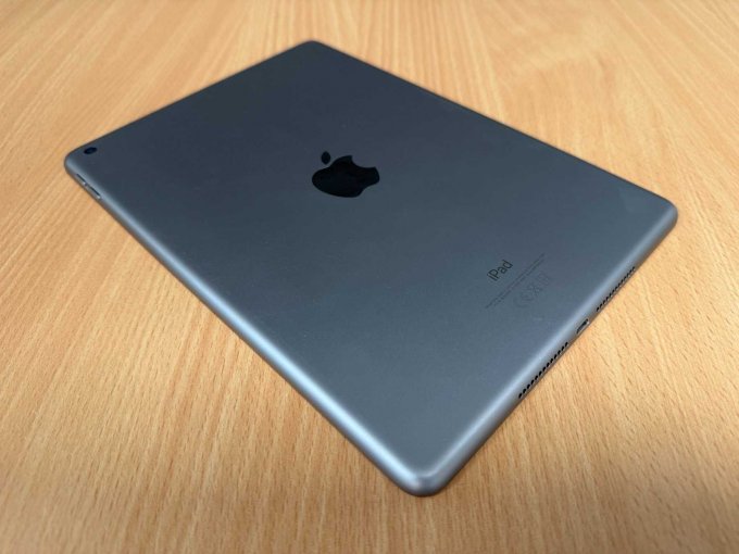 Apple iPad 6. Generation A1893 32 GB
Ansicht von hinten