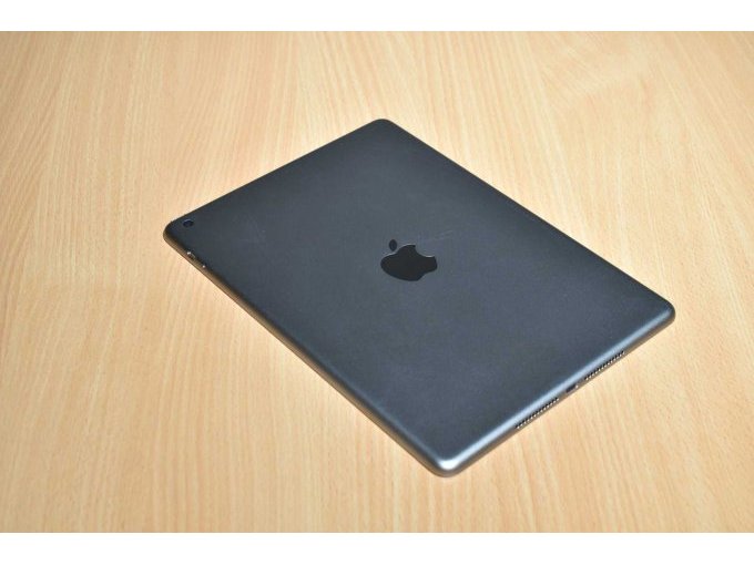 Apple iPad 6. Generation A1893 32 GB
Ansicht von hinten