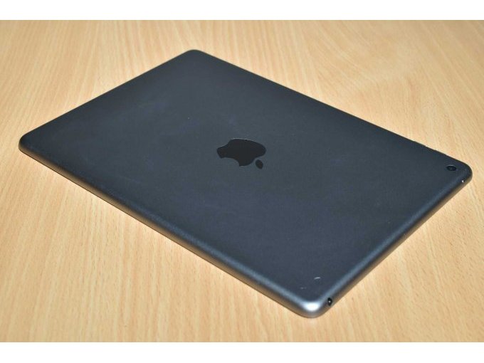 Apple iPad 6. Generation A1893 32 GB
Ansicht von hinten