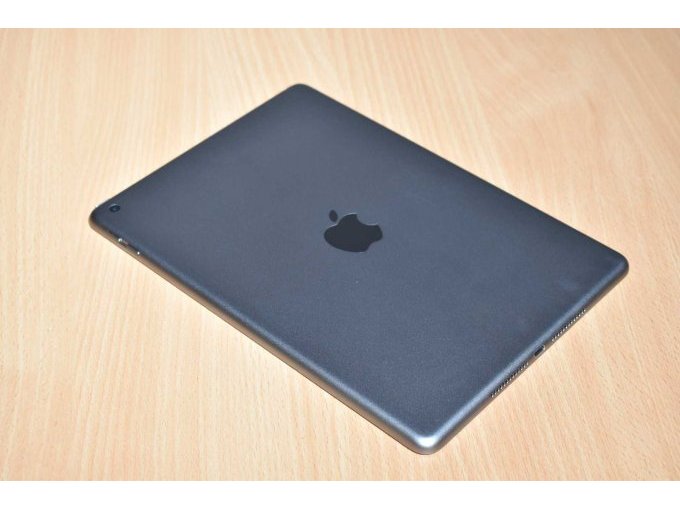 Apple iPad 6. Generation A1893 32 GB
Ansicht von hinten