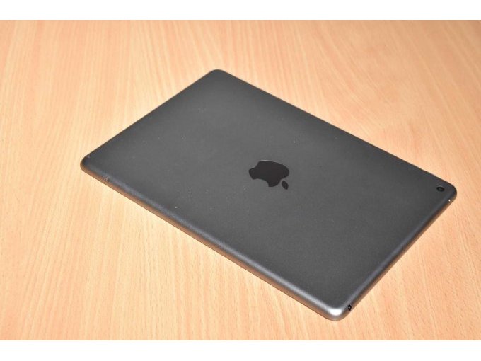 Apple iPad 6. Generation A1893 32 GB
Ansicht von hinten