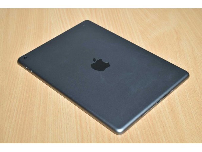 Apple iPad 6. Generation A1893 32 GB
Ansicht von hinten