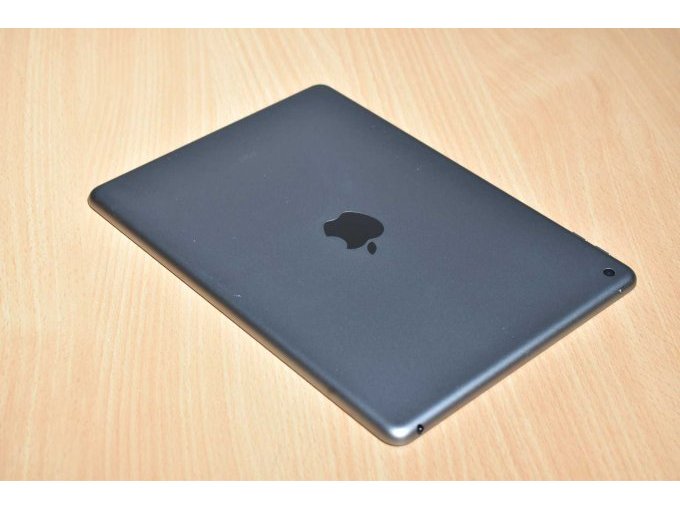 Apple iPad 6. Generation A1893 32 GB
Ansicht von hinten