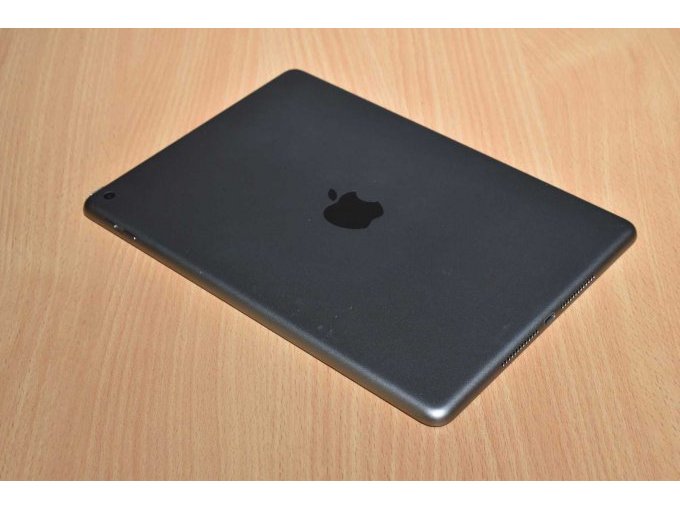 Apple iPad 6. Generation A1893 32 GB
Ansicht von hinten