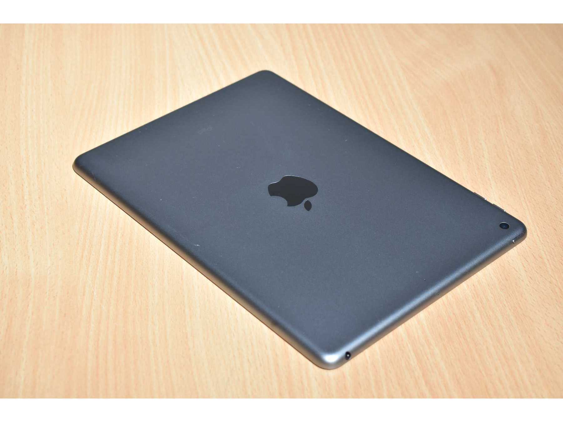 Apple iPad 6. Generation A1893 32 GB
Ansicht von hinten