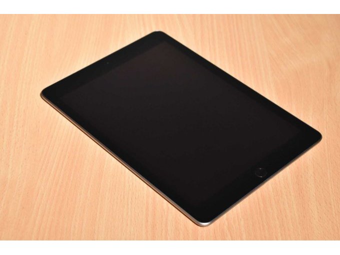 Apple iPad 6. Generation A1893 32 GB 9,7" (24,63c¬m)
Ansicht von vorne