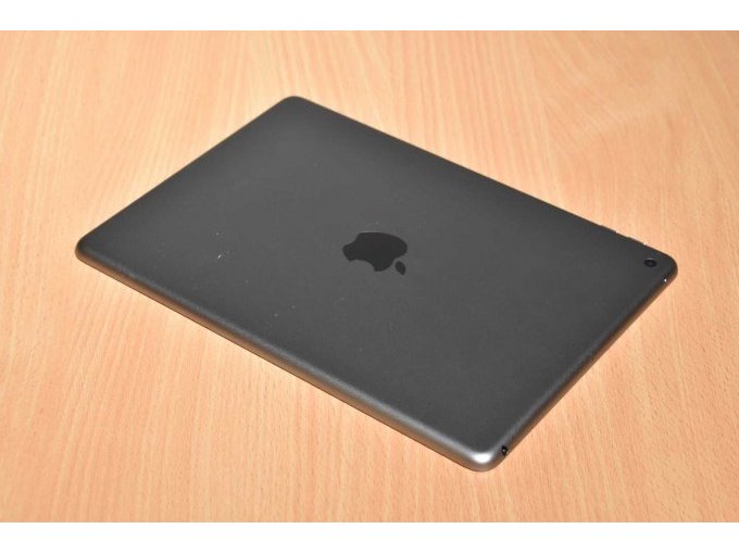 Apple iPad 6. Generation A1893 32 GB 9,7" (24,63c¬m)
Ansicht von hinten