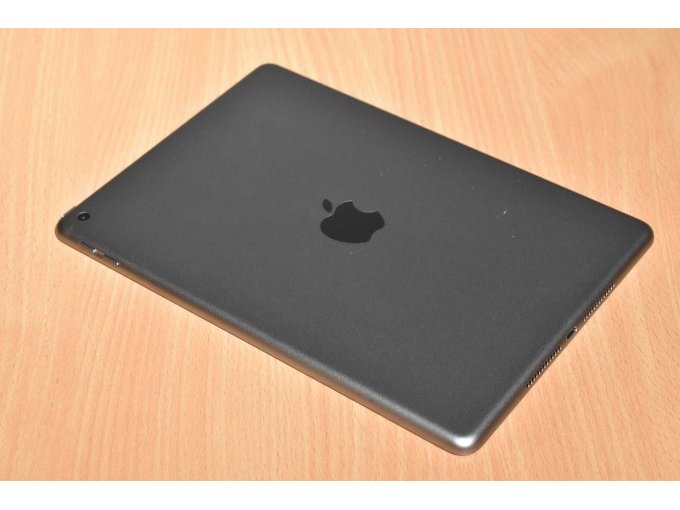 Apple iPad 6. Generation A1893 32 GB 9,7" (24,63c¬m)
Ansicht von hinten