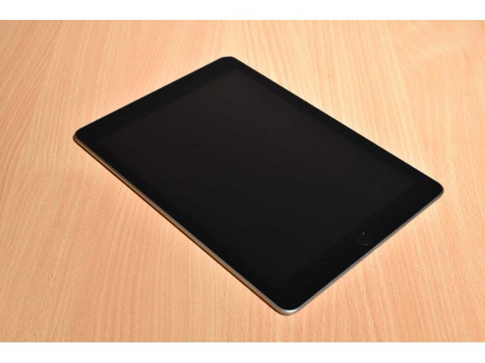 Apple iPad 6. Generation A1893 32 GB 9,7" (24,63cm)
Ansicht von vorne