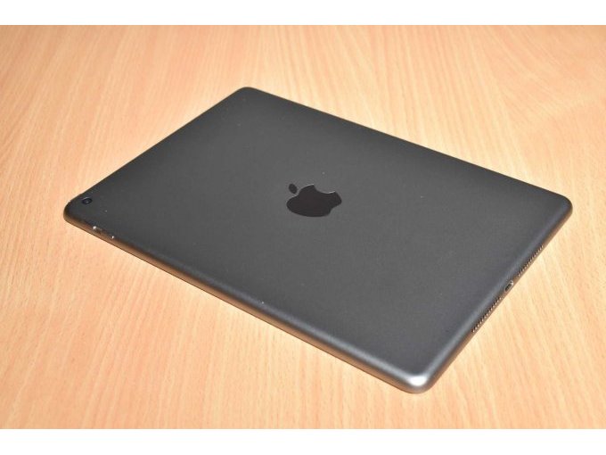 Apple iPad 6. Generation A1893 32 GB 9,7" (24,63cm) 
Ansicht von hinten