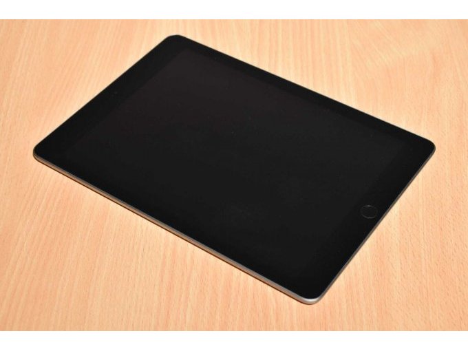 ple iPad 6. Generation A1893 32 GB 9,7" (24,63cm)
Vorderseite